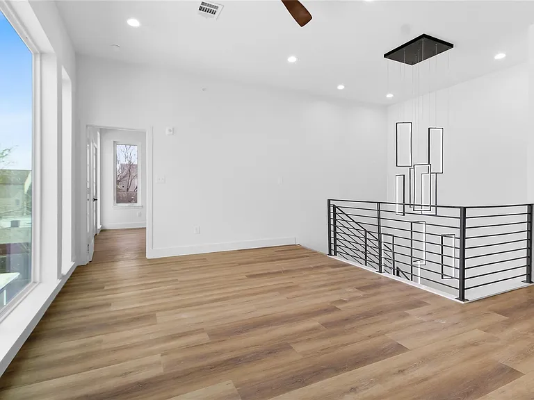 5614 Larkin #H — Photo 8