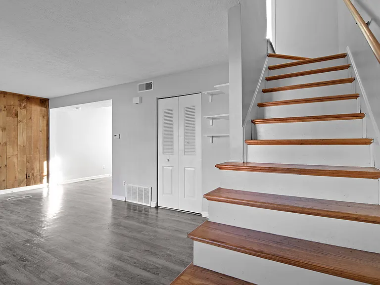 404 W Hill St — Photo 5