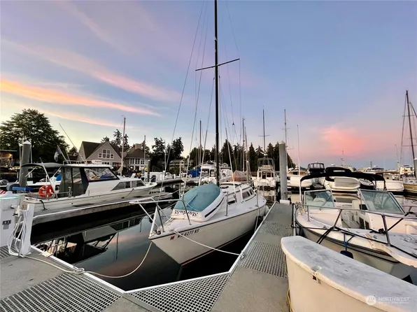 141 Parfitt Way SW #B5, Bainbridge Island, WA 98110