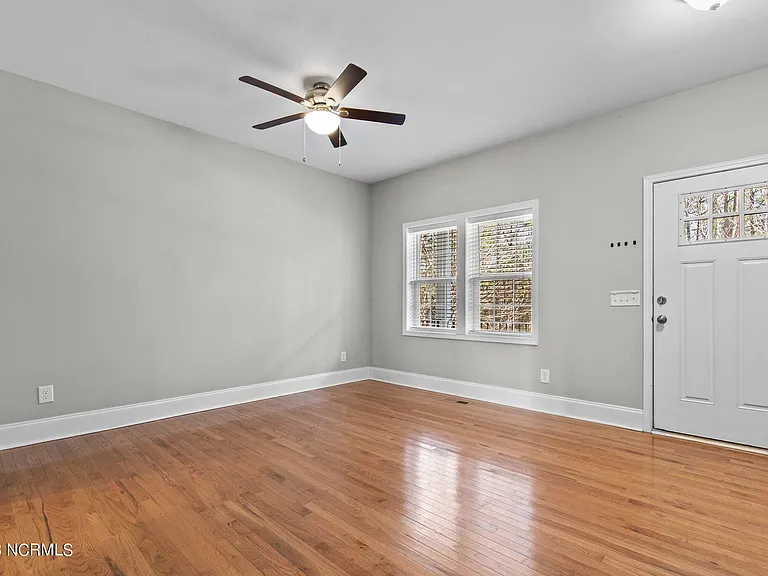 290 Adams Cir — Photo 15