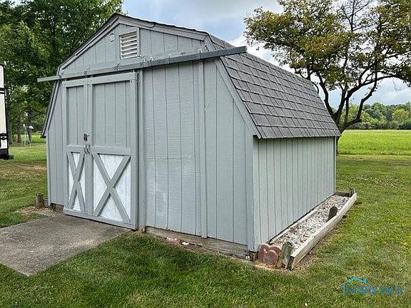 3rd image of 809 Cherry Hill Dr