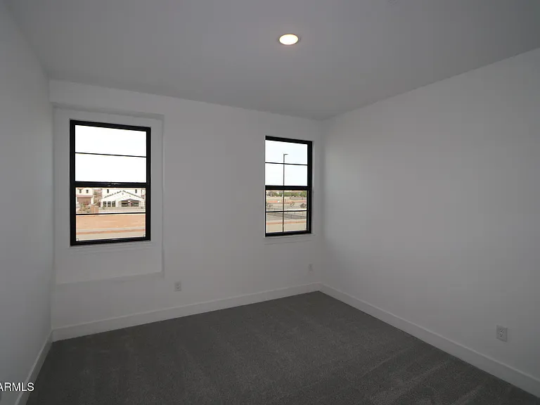 1063 E Zion Way — Photo 22