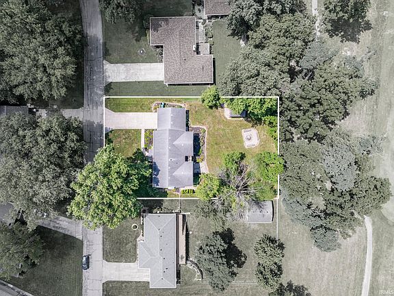 3rd image of 9212 W Tulip Tree Dr