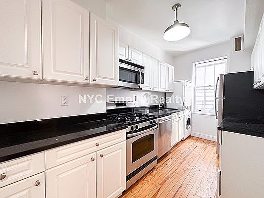 1st image of 66 W 88th St APT 4C