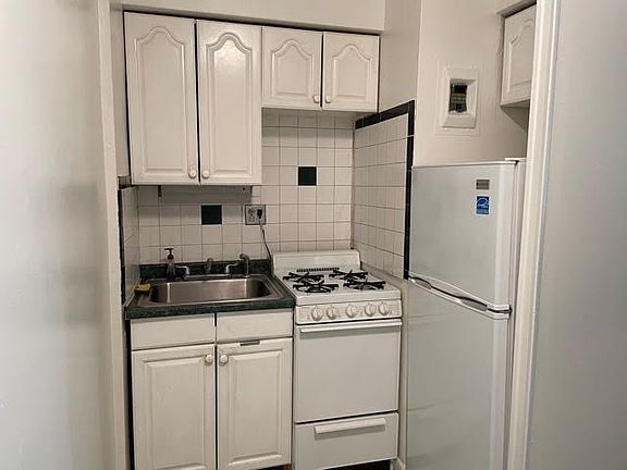 5th image of 346 E 19th St APT 2D