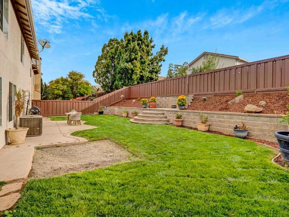 2425 Glenview Dr, Hollister, CA 95023