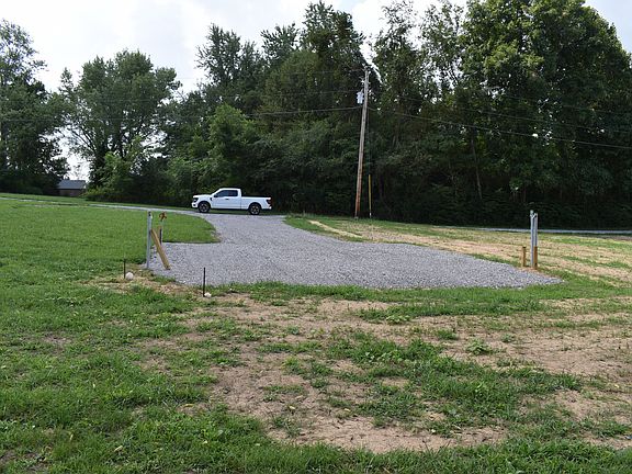 5th image of 1905 Daysville Rd