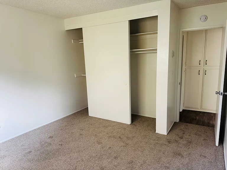 1033 Robinson Ave #13 — Photo 6