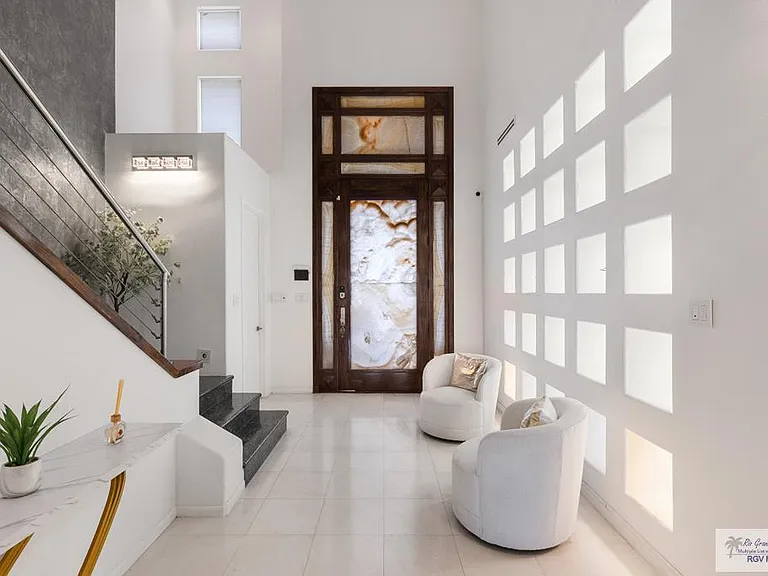 514 Rio Grande Dr — Photo 2