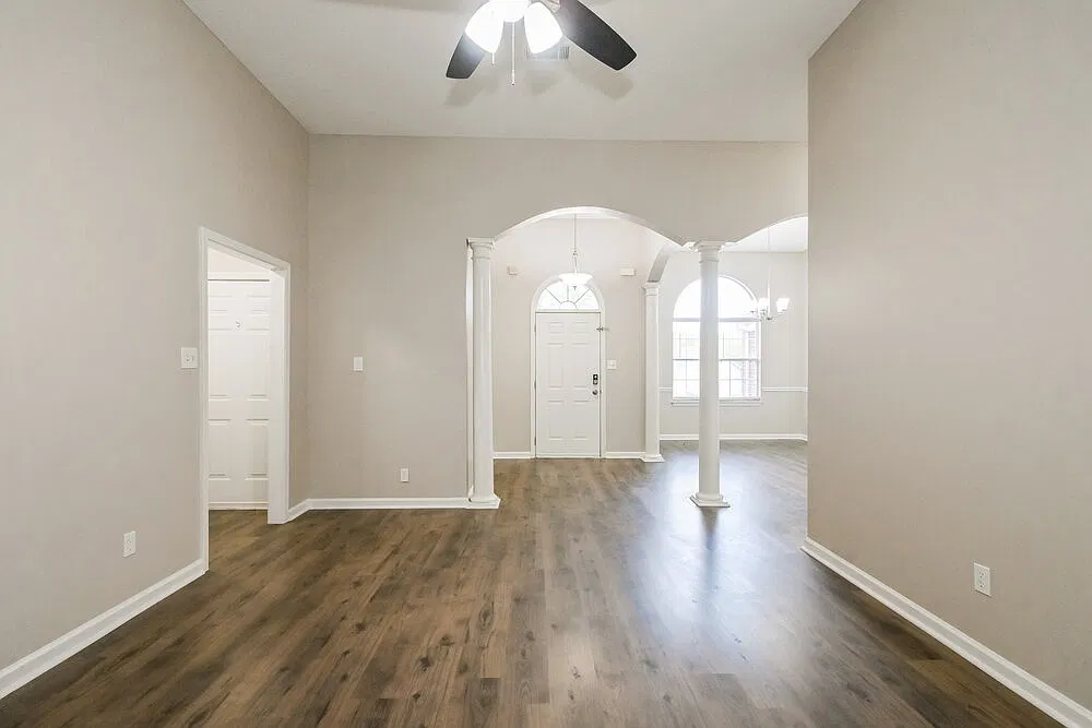 3 bed, 2.0 bath, 1899 sqft, $2,095 — Photo 3