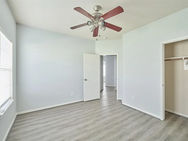 21718 Grassy Hill Ln — Photo 12