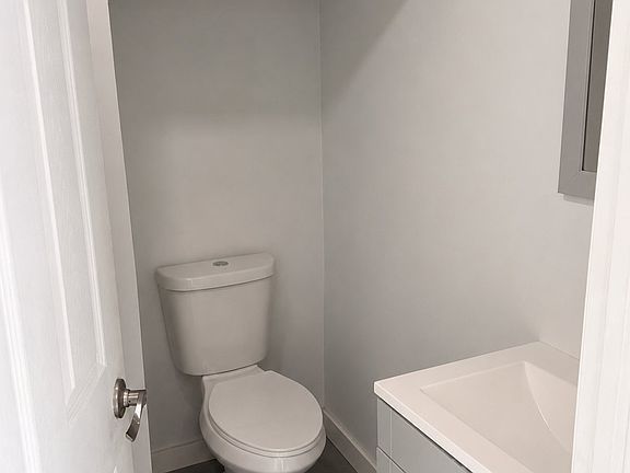 5th image of 2700 Buttonwood Ave #1