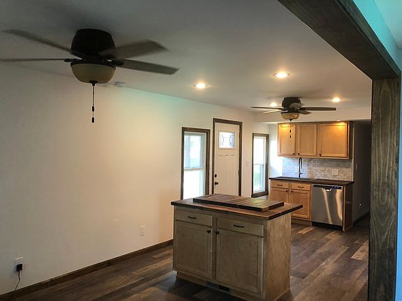 2nd image of 2327 Niagara St #1