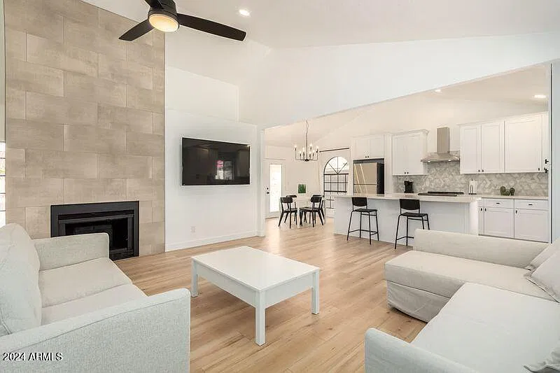 4 bed, 1986 sqft, $3,000 — Photo 3