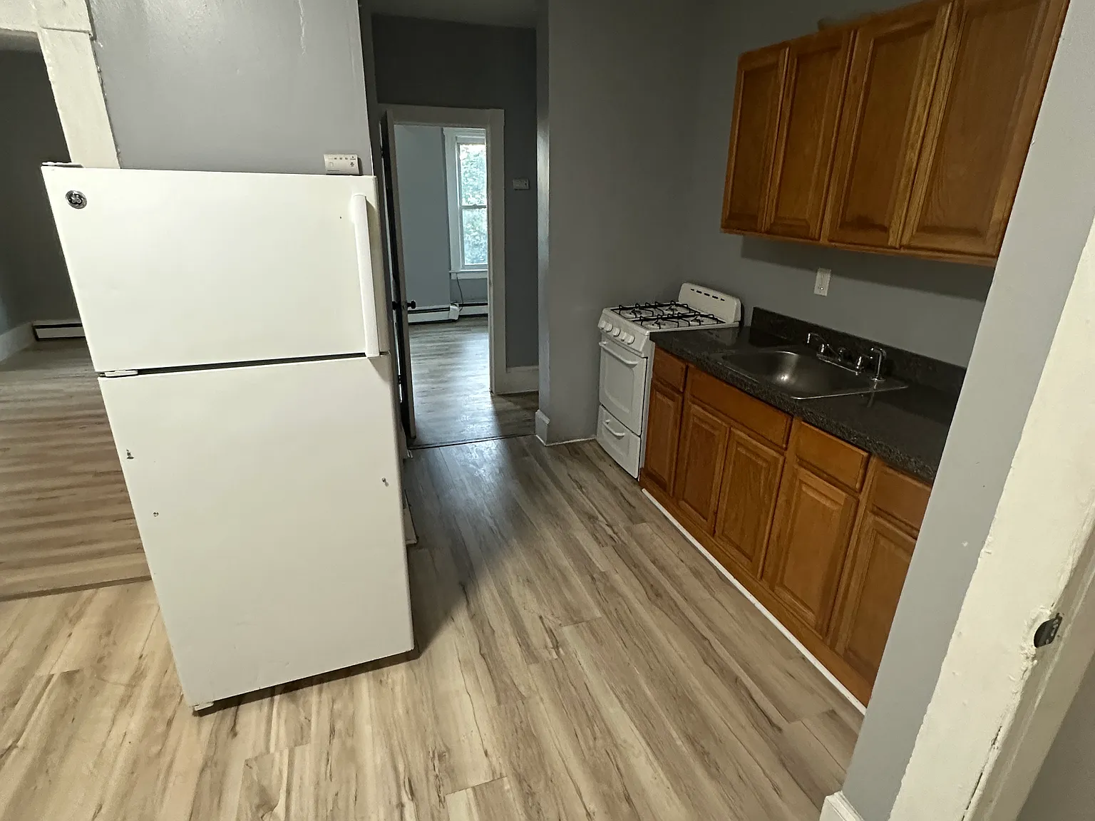 4 bed, 1200 sqft, $1,549 — Photo 2