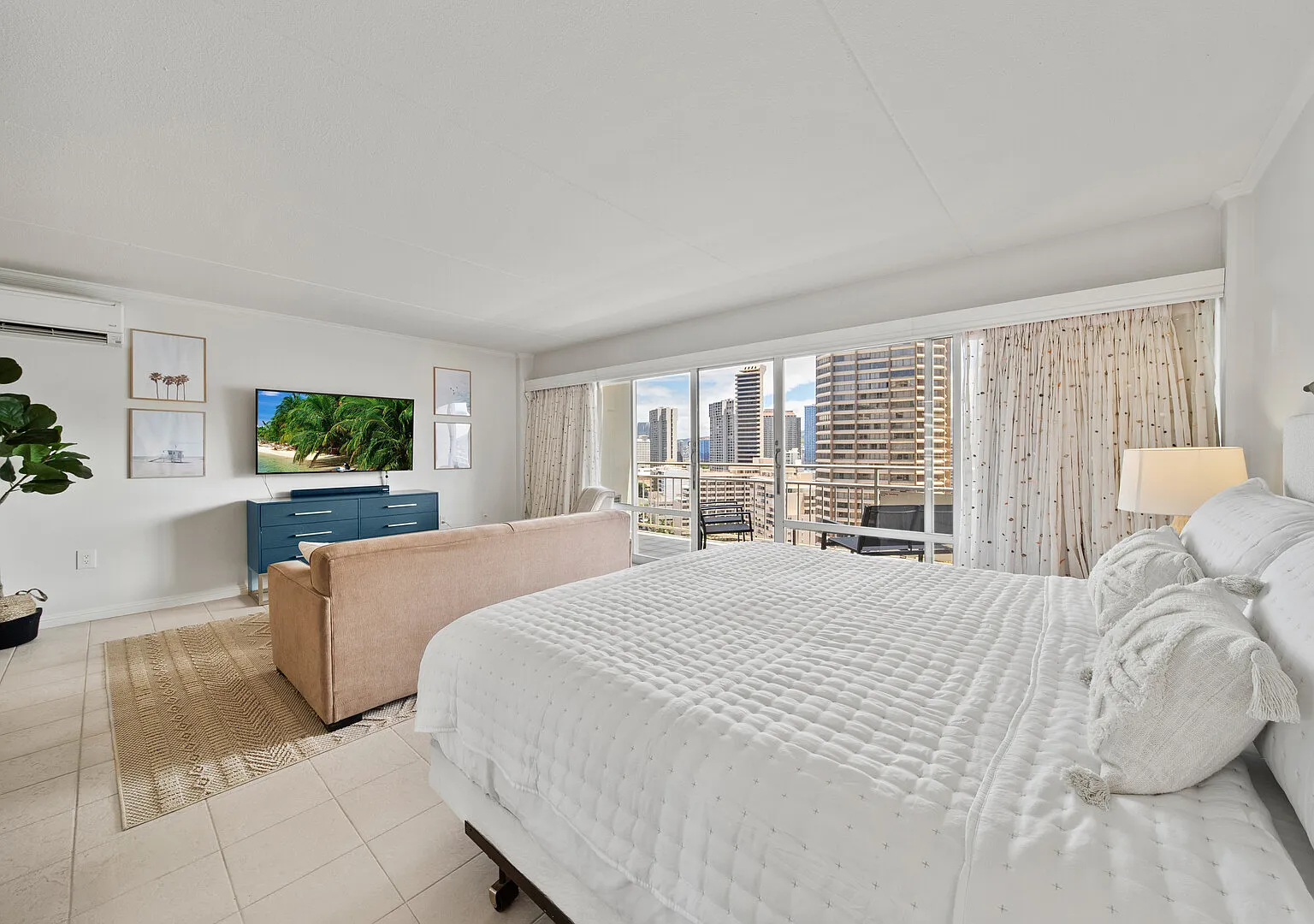 City View Ilikai Queen 1 BDRM Kitchenette and Pool — Photo 1