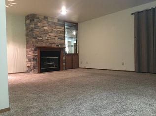 3513 Willow Cir, Sheboygan, WI 53083