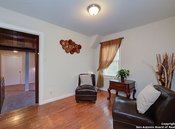 5th image of 612 Burton Ave