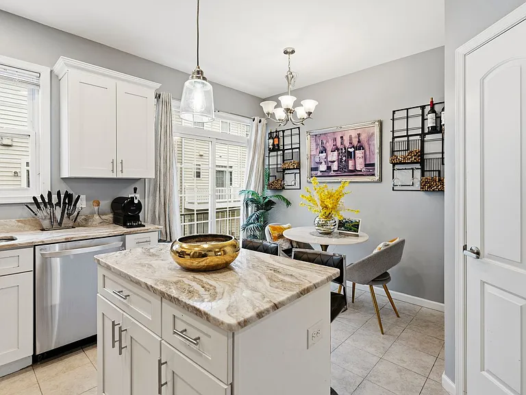 4285 S Capitol St SW — Photo 8