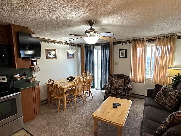 4th image of 178 Mountain Lodge Ln