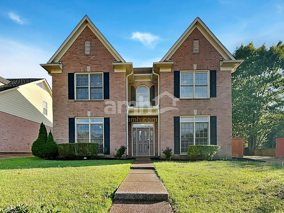 1015 Warwick Pl