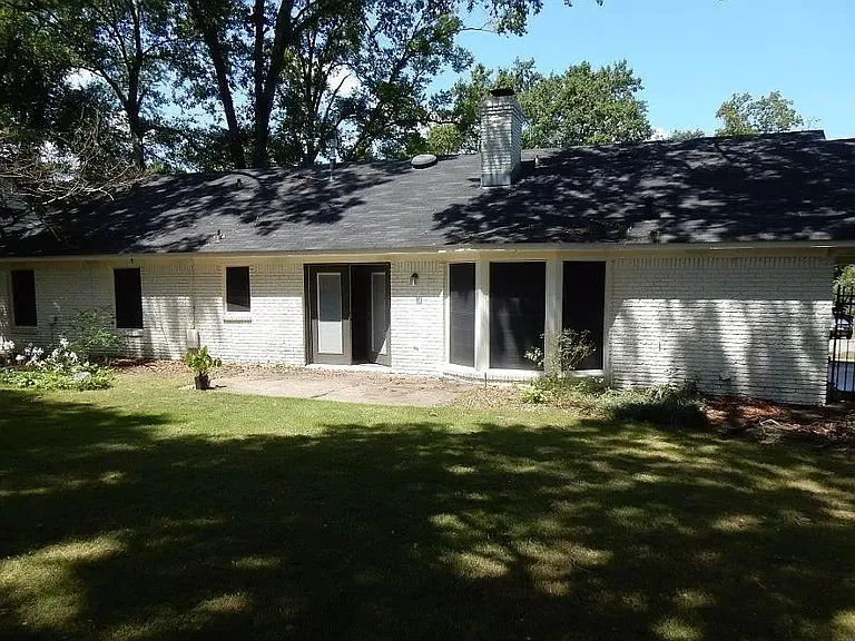 4328 Castlewood Ct — Photo 6