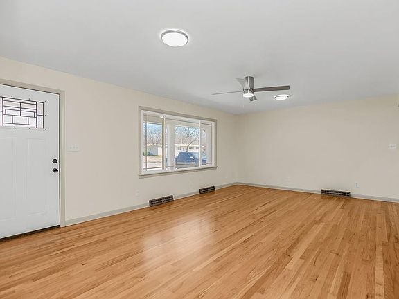 3rd image of 709 W Clay St