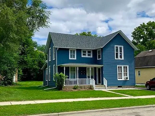 507 Grace St #Lwr, Elgin, IL 60120