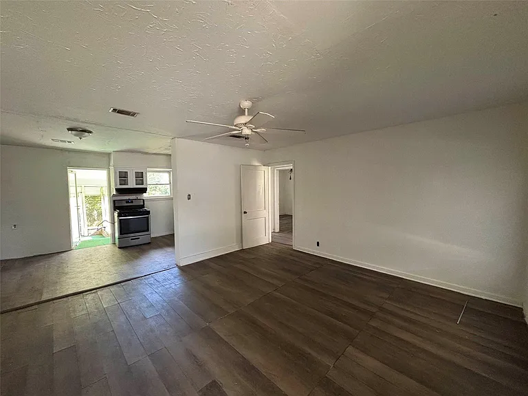 612 Winding Way St — Photo 4