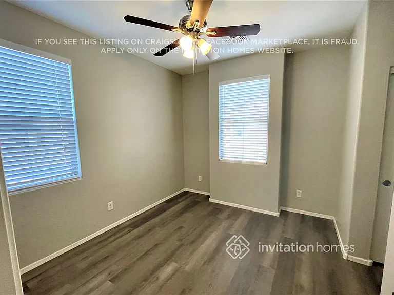 864 E Devon Rd — Photo 9
