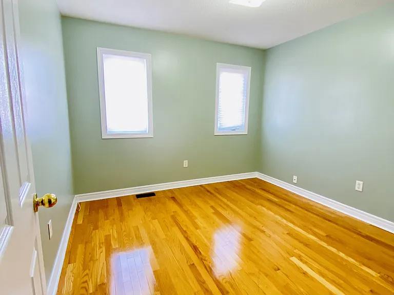 36 Earl Grey Cres — Photo 10