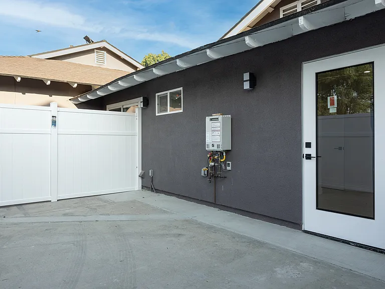 22347 Vanowen St — Photo 11