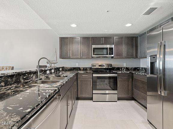 4th image of 3721 S Atlantic Ave #505