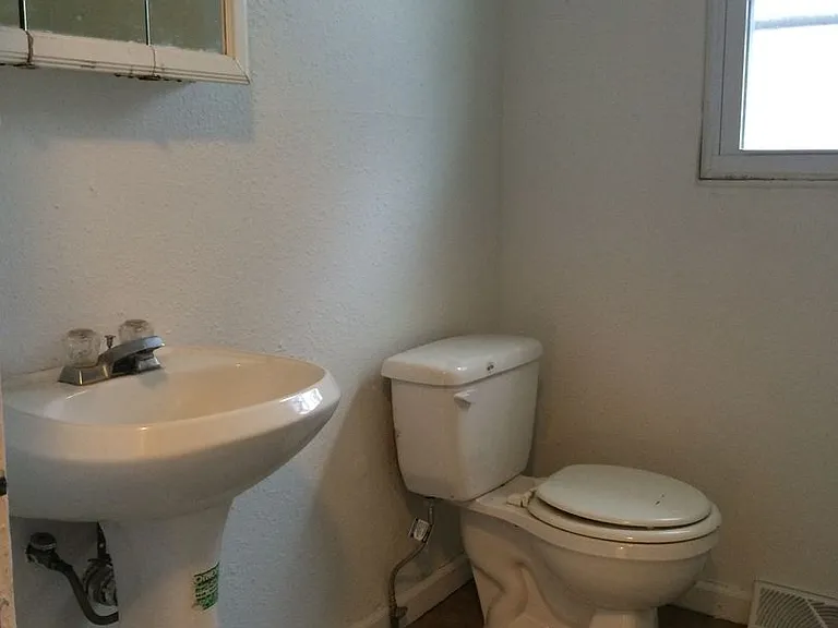 517 Nicholas St — Photo 8