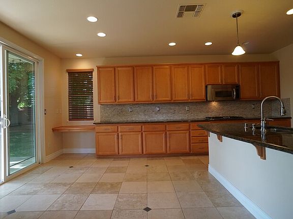 3rd image of 100 Newbridge Ct