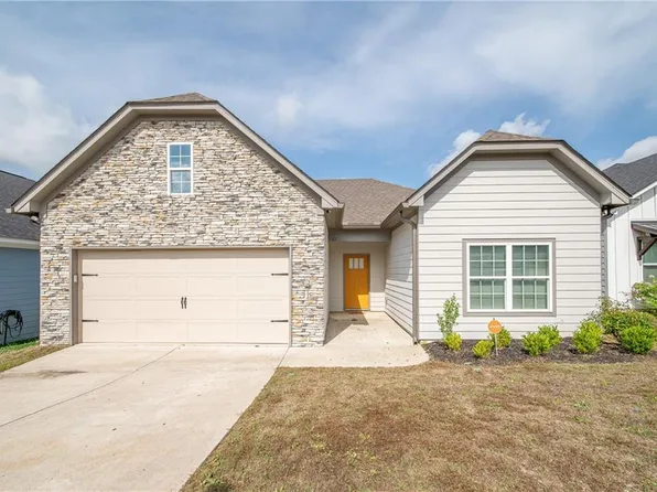 32 Vineyard Dr, Phenix City, AL 36869