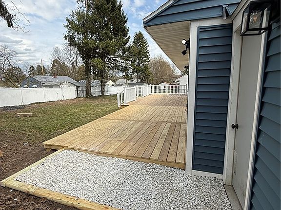 4th image of 125 Standart Ave