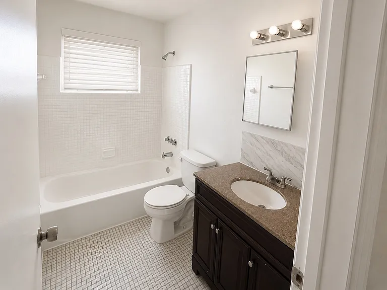 3701 SW 59th Ter — Photo 5