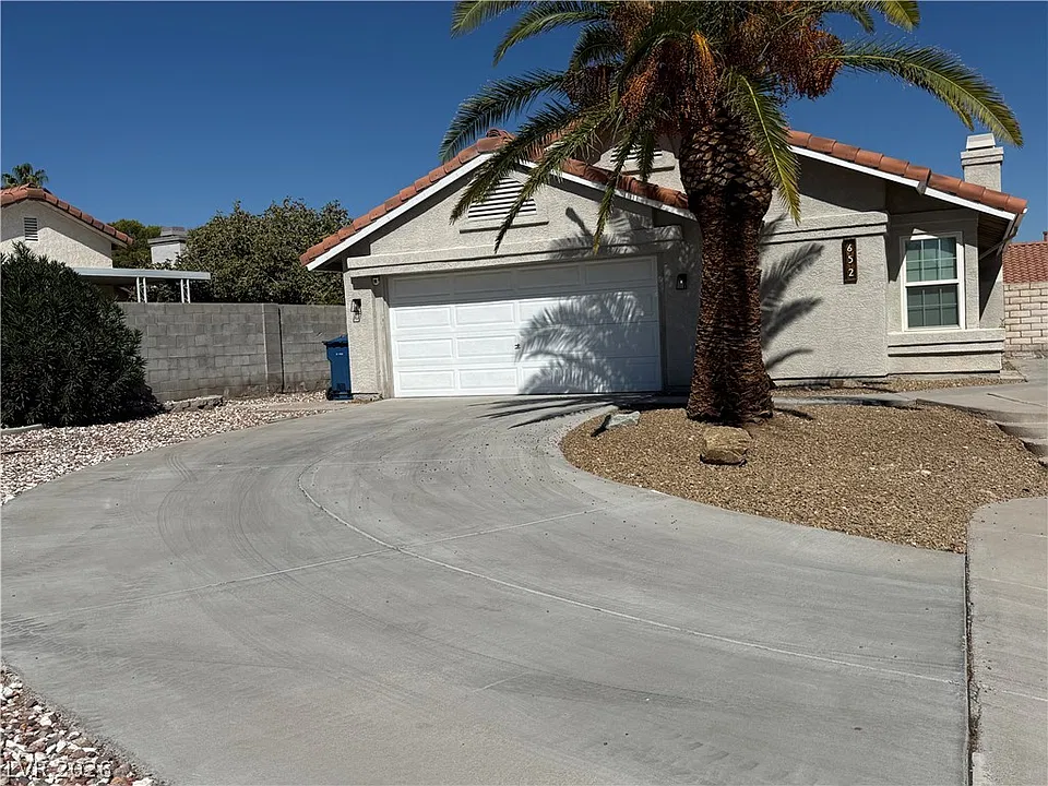 652 Collete Cir