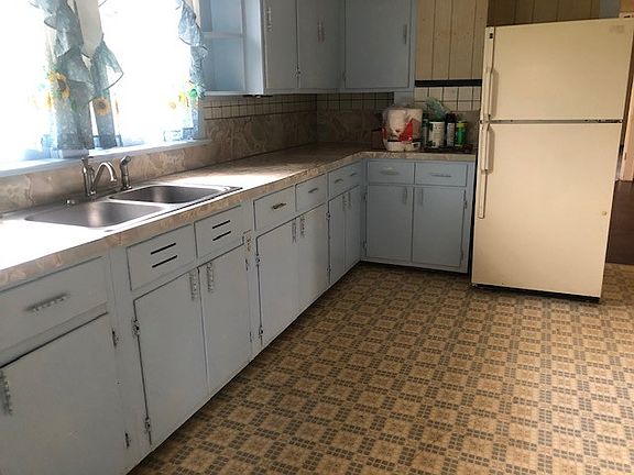 5th image of 524 E 6th St