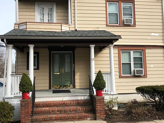 4th image of 19 Oakwood Ave #3