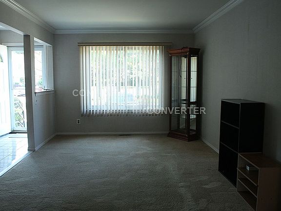 3rd image of 6 Townhouse Dr