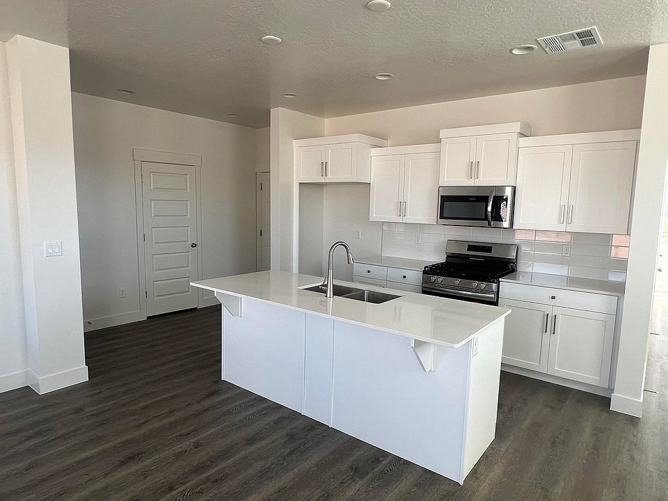 2nd image of 2332 E Capone Ln