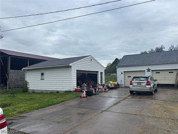 3rd image of 7662 Commerce St