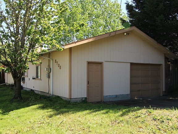 3rd image of 8706 SE Woodstock Blvd