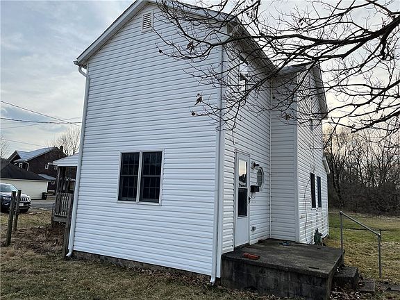 2nd image of 325 Pine St