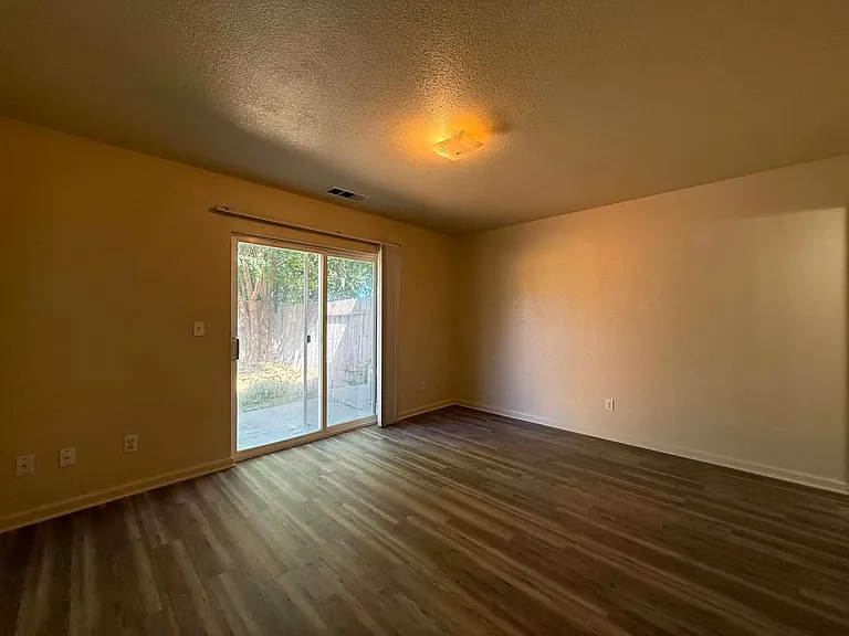 155 Derek Dr — Photo 17