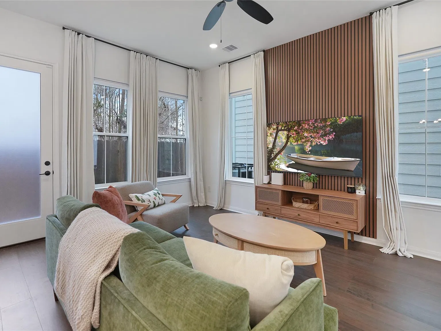 3 bed, 2.5 bath, 1474 sqft, $2,000 — Photo 4