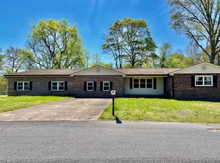 42 Angela Cir, Rossville, GA 30741