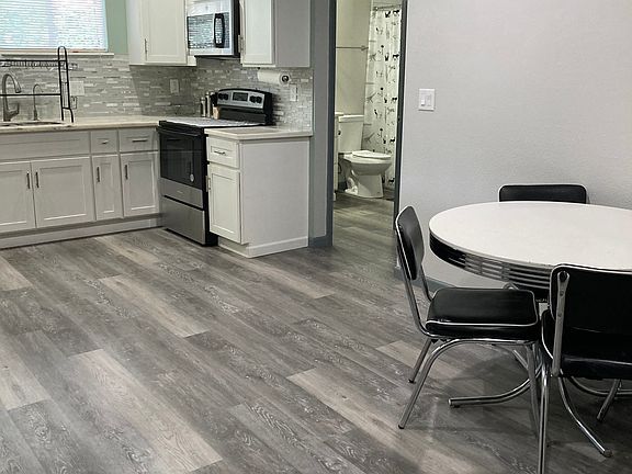 4th image of 1122 S Woodlawn St #2